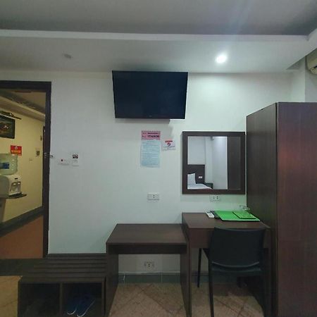 เรดดอร์ซ ใกล้ถนนเลวานเลือง Hotel ฮานอย ภายนอก รูปภาพ